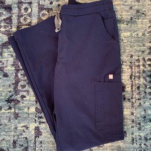 Size small Figs Yola Skinny navy scrub pants